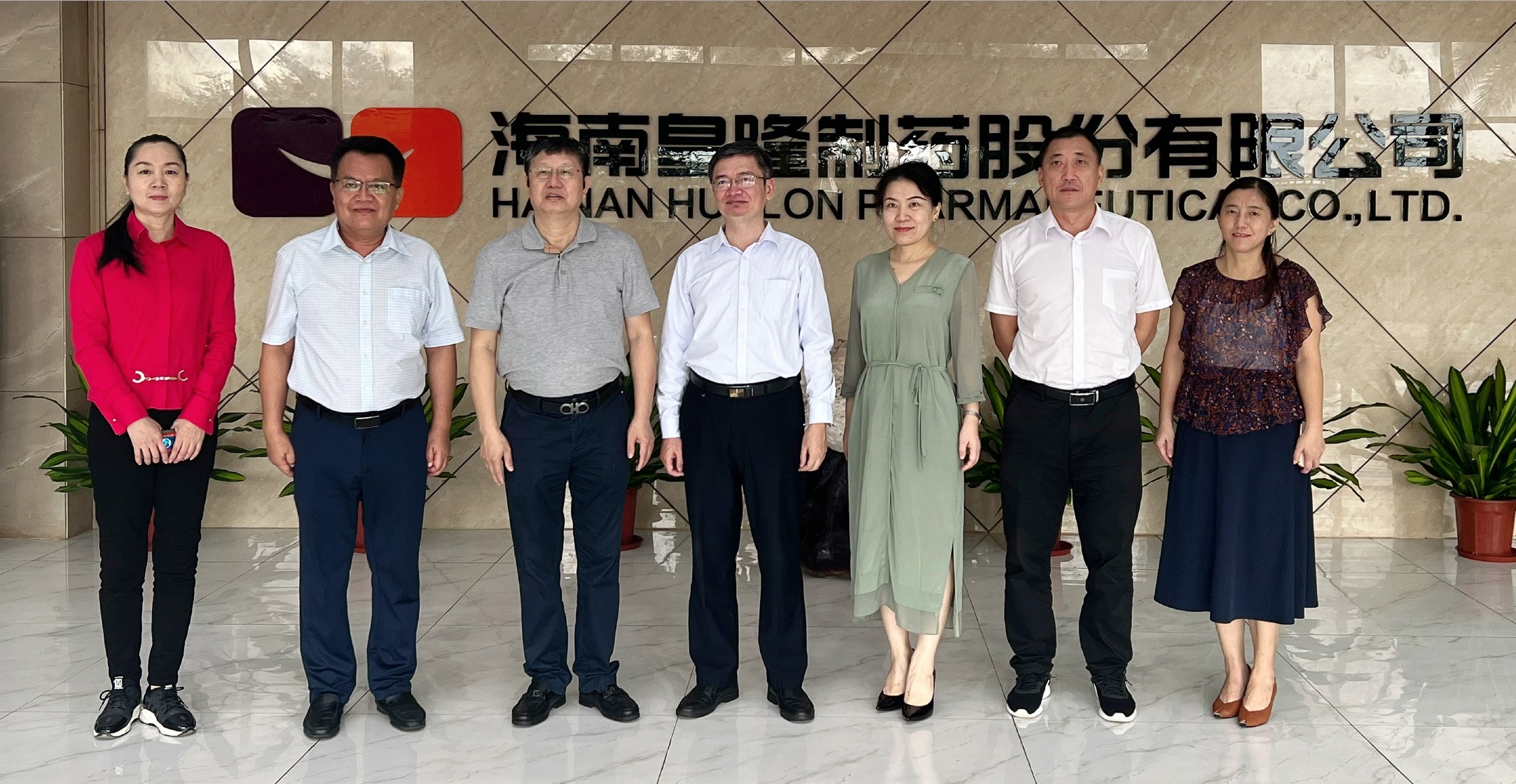 海南省委統(tǒng)戰(zhàn)部副部長(zhǎng)、省工商聯(lián)黨委書(shū)記 林勝一行走訪調(diào)研皇隆制藥